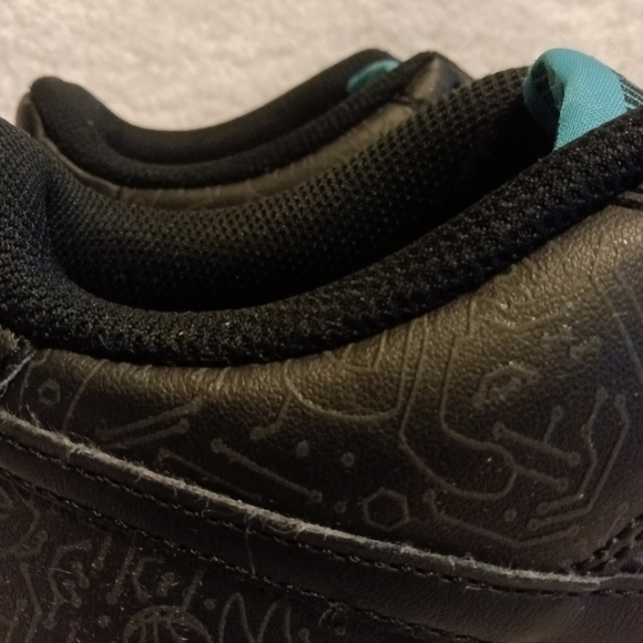 AF1 Computer Chip Space Jam (Glow in the dark) - Picture 6 of 10